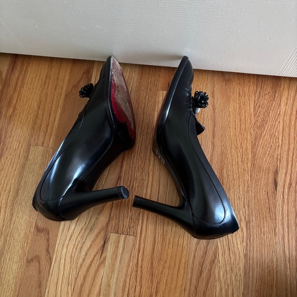 Tods Black Leather Loafer Heels